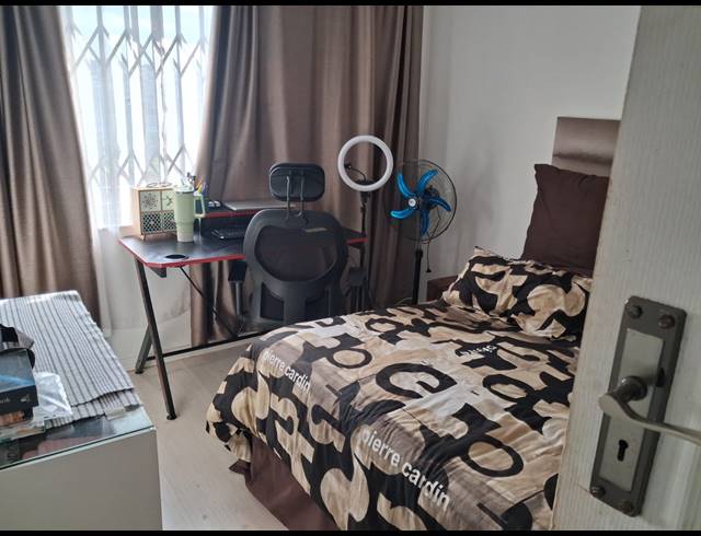 5 BEDROOM HOUSE FOR SALE IN BLUFF